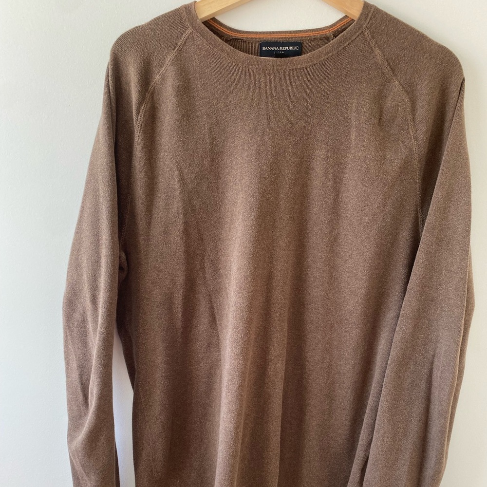 Banana Republic Mens sweater. Size L.